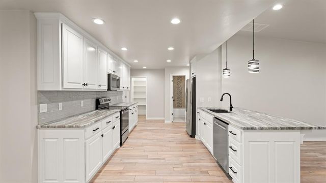 2212 Dover Drive, Edmond, OK 73034