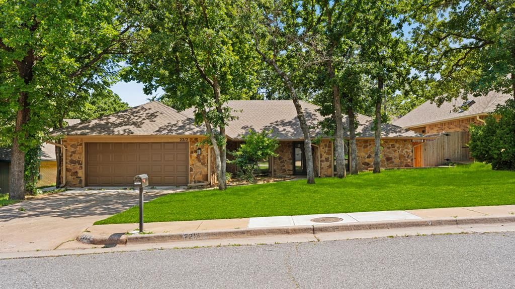 2212 Dover Drive, Edmond, OK 73034