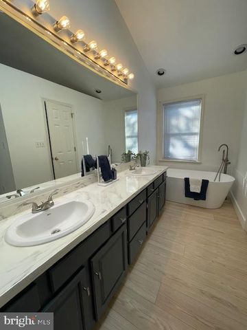 21 MEADOWVIEW DR, Elverson, PA 19520