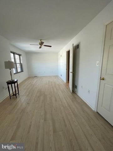 21 MEADOWVIEW DR, Elverson, PA 19520