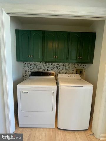 21 MEADOWVIEW DR, Elverson, PA 19520