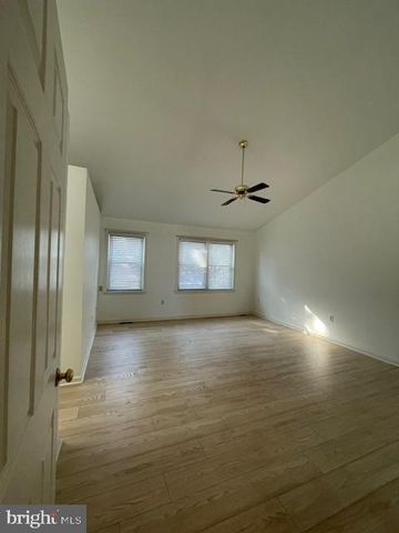 21 MEADOWVIEW DR, Elverson, PA 19520