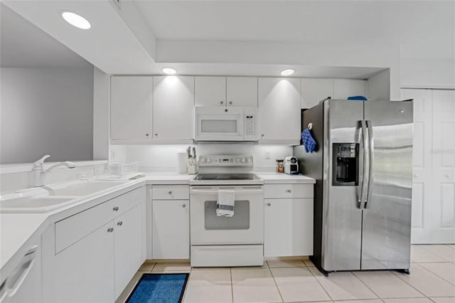 5725 GREENWOOD AVENUE 2101, North Port, FL 34287