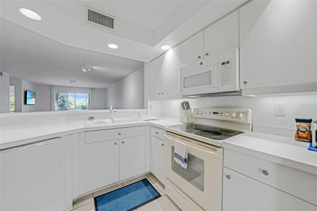 5725 GREENWOOD AVENUE 2101, North Port, FL 34287