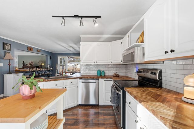 108 Saint James St, Charlotte, TN 37036