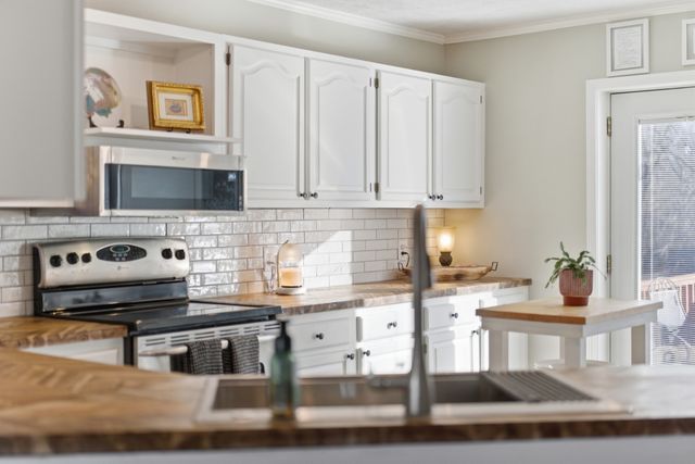 108 Saint James St, Charlotte, TN 37036