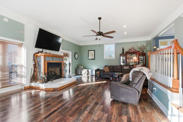 108 Saint James St, Charlotte, TN 37036