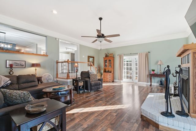 108 Saint James St, Charlotte, TN 37036