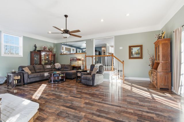 108 Saint James St, Charlotte, TN 37036