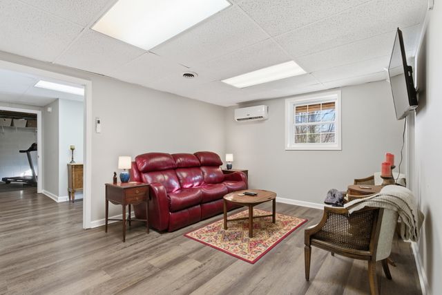 108 Saint James St, Charlotte, TN 37036