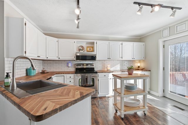 108 Saint James St, Charlotte, TN 37036