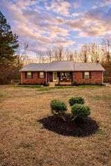 108 Saint James St, Charlotte, TN 37036