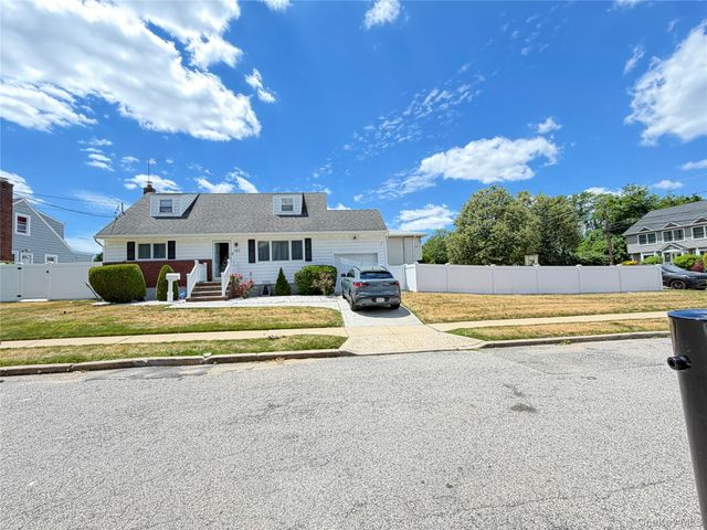 101 Sagamore Street, Freeport, NY 11520