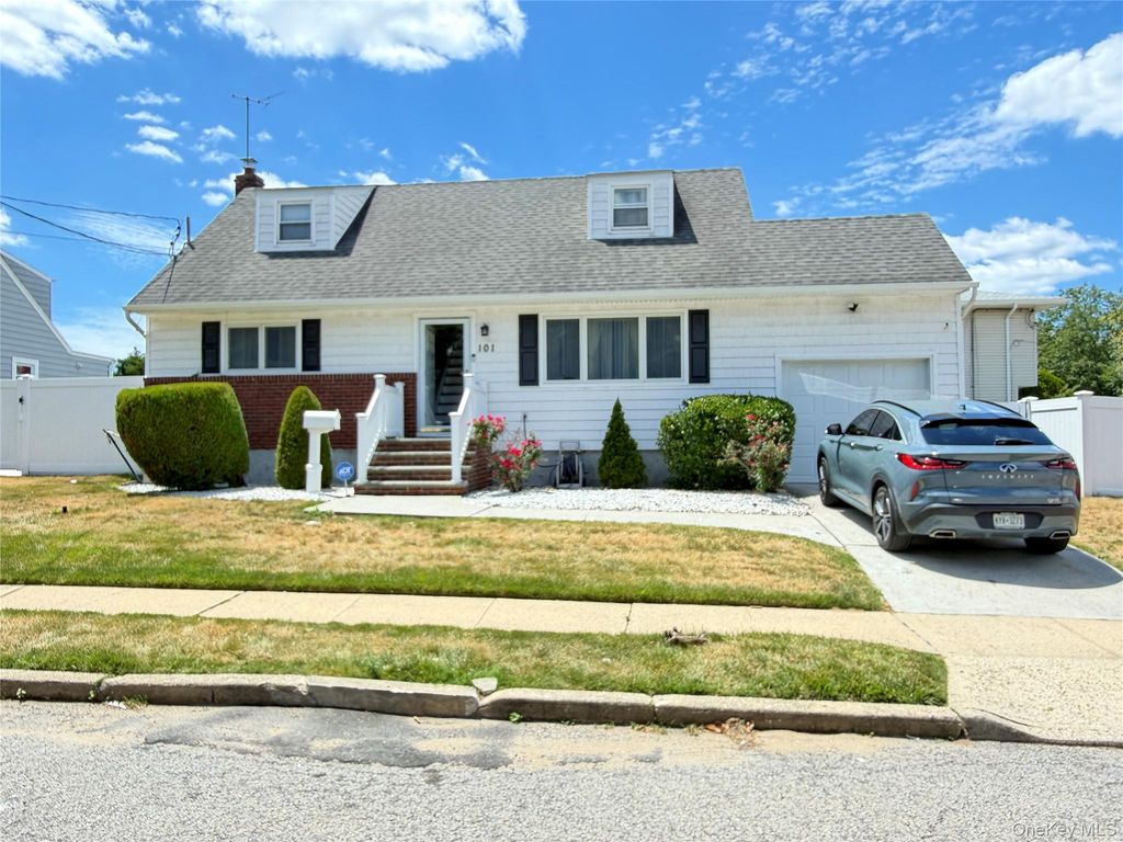 101 Sagamore Street, Freeport, NY 11520