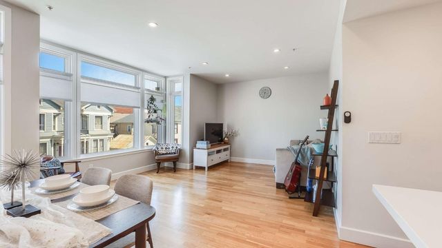 275 9th Street 3, Oakland, CA 94607