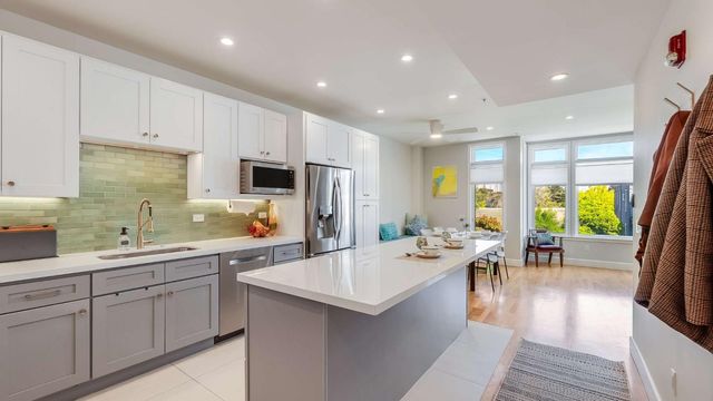 275 9th Street 3, Oakland, CA 94607