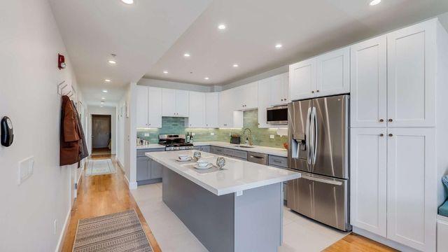 275 9th Street 3, Oakland, CA 94607