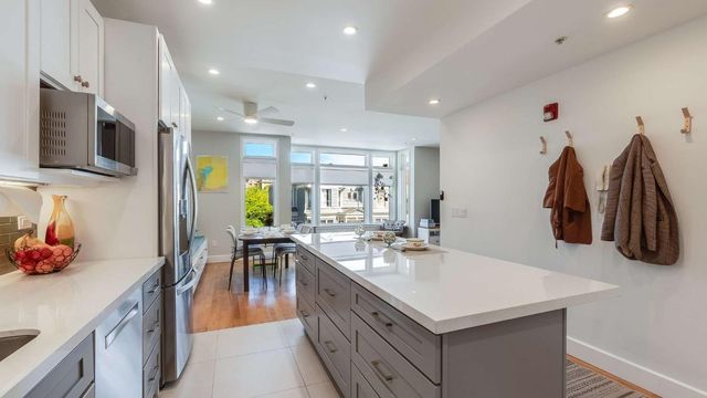 275 9th Street 3, Oakland, CA 94607