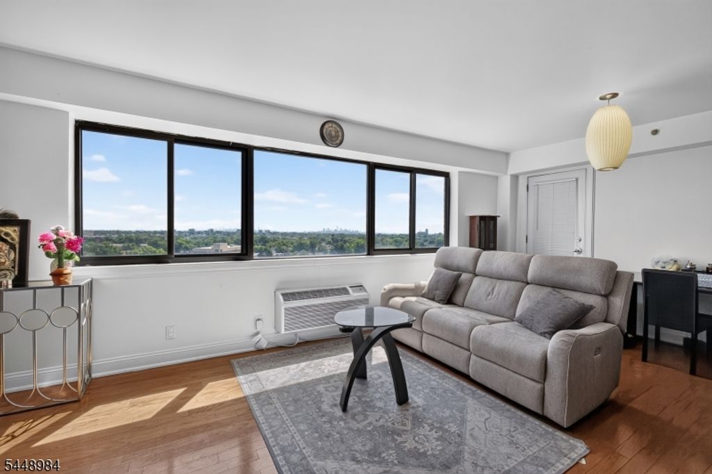 60 Parkway Dr 10C, East Orange City, NJ 07017 — photo 2