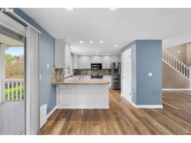 1730 REGENCY St, West Linn, OR 97068