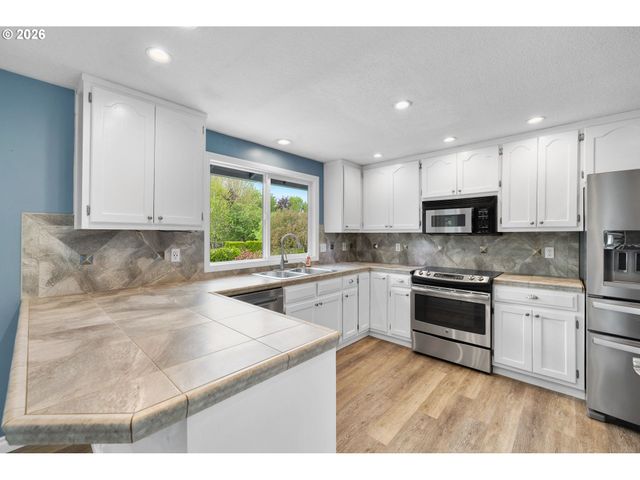 1730 REGENCY St, West Linn, OR 97068