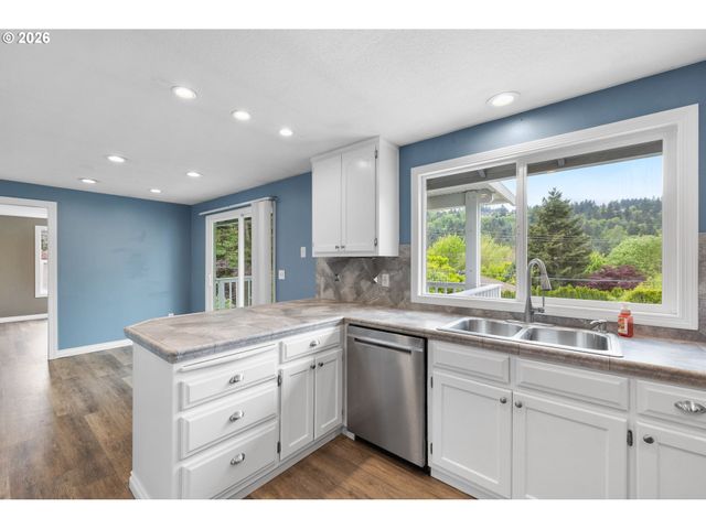1730 REGENCY St, West Linn, OR 97068