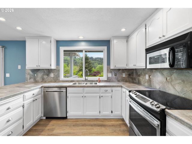 1730 REGENCY St, West Linn, OR 97068