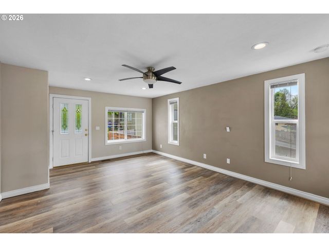 1730 REGENCY St, West Linn, OR 97068