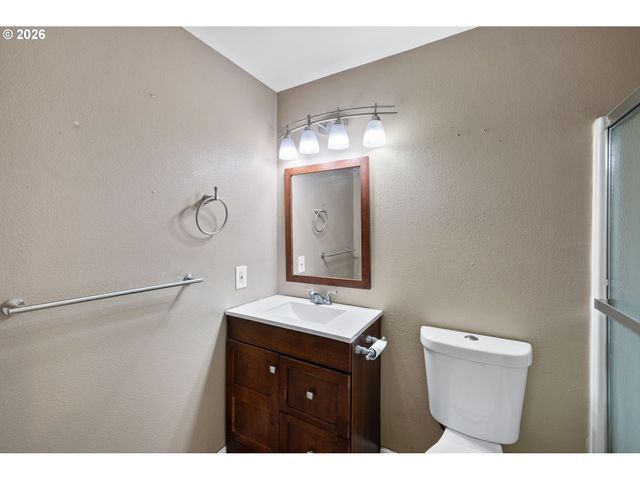 1730 REGENCY St, West Linn, OR 97068