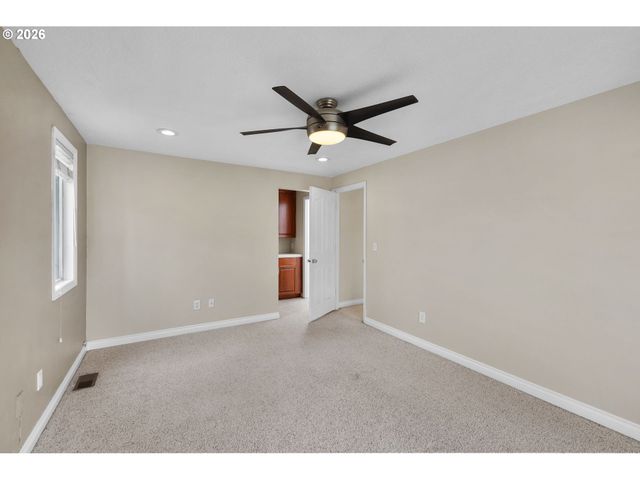 1730 REGENCY St, West Linn, OR 97068