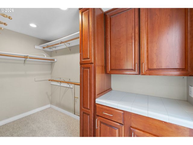 1730 REGENCY St, West Linn, OR 97068