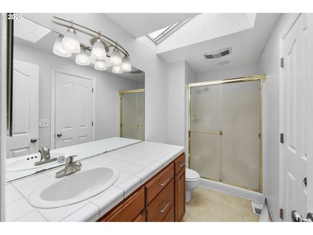 1730 REGENCY St, West Linn, OR 97068