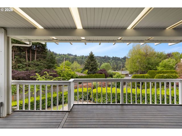 1730 REGENCY St, West Linn, OR 97068