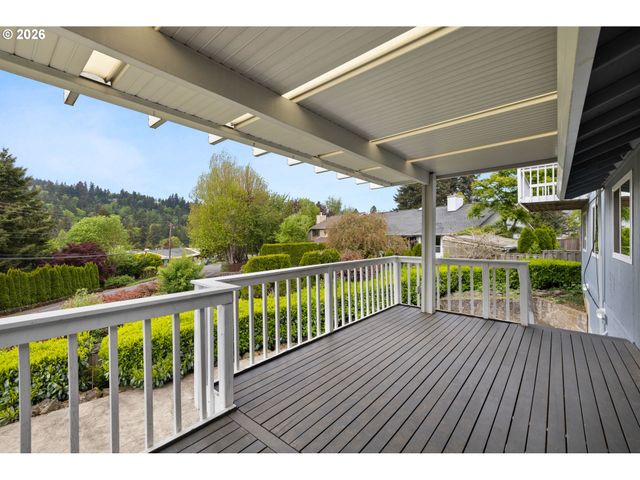 1730 REGENCY St, West Linn, OR 97068