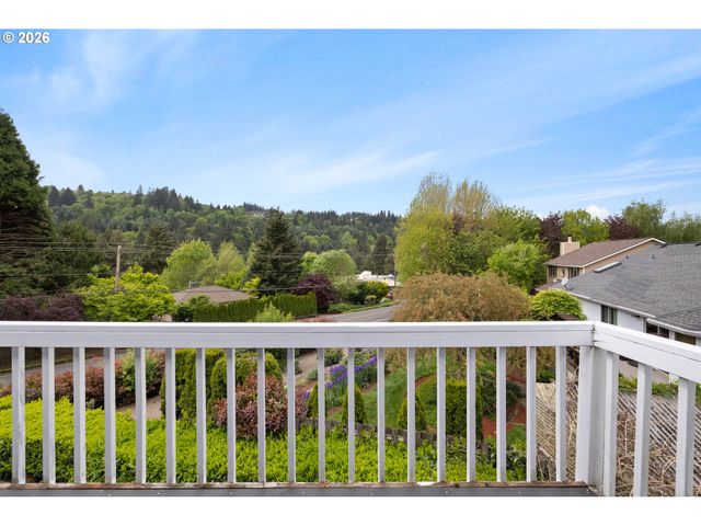 1730 REGENCY St, West Linn, OR 97068