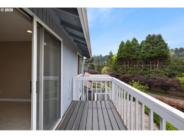 1730 REGENCY St, West Linn, OR 97068