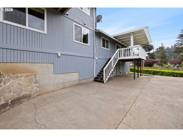 1730 REGENCY St, West Linn, OR 97068