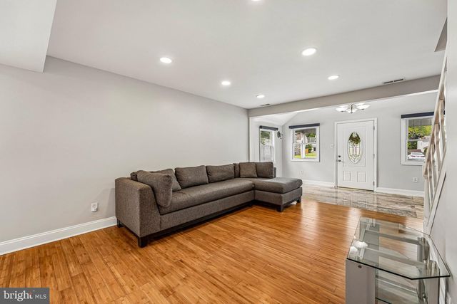 2621 OLD WELSH RD, Willow Grove, PA 19090