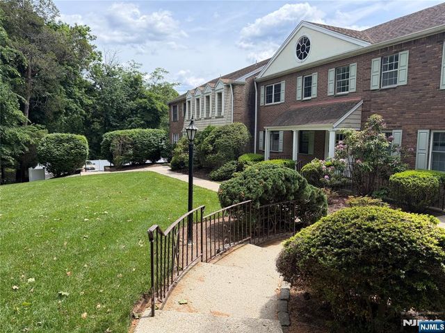 358 Maple 4, Oradell, NJ 07649