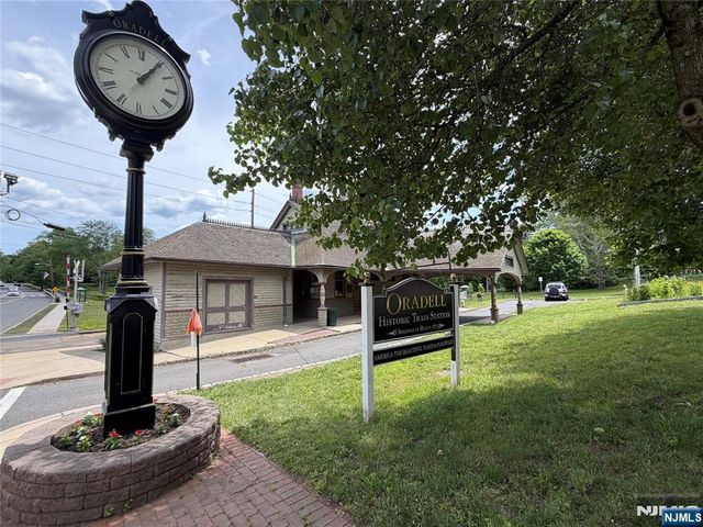 358 Maple 4, Oradell, NJ 07649