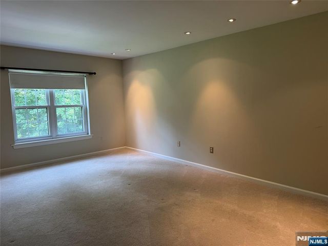 358 Maple 4, Oradell, NJ 07649