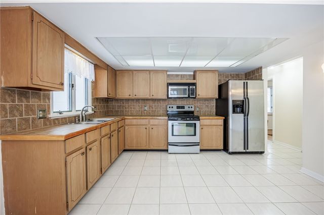 74 Meyerhill Circle East, Irondequoit, NY 14617