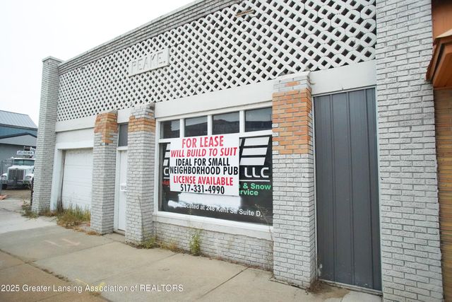 111 E Grand River Avenue, Portland, MI 48875