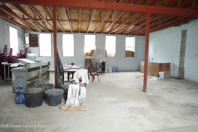 111 E Grand River Avenue, Portland, MI 48875