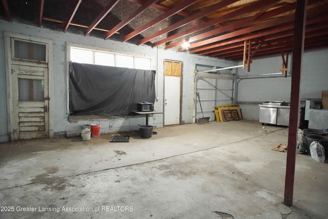 111 E Grand River Avenue, Portland, MI 48875