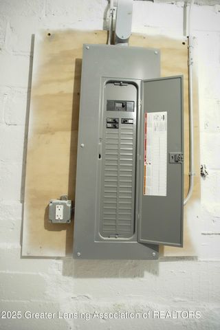 111 E Grand River Avenue, Portland, MI 48875