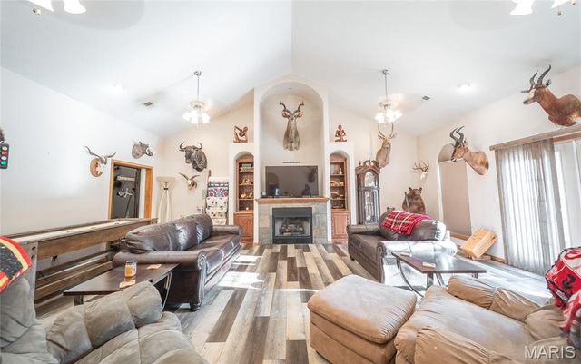 26287 Radcliff Road, Richland, MO 65556