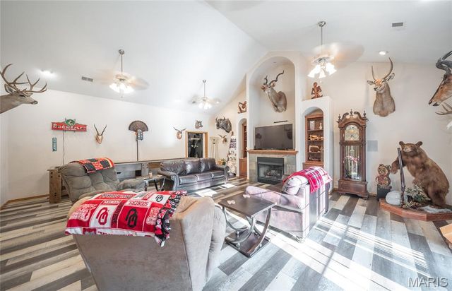 26287 Radcliff Road, Richland, MO 65556