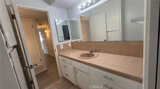 2004 Julian, Bakersfield, CA 93304