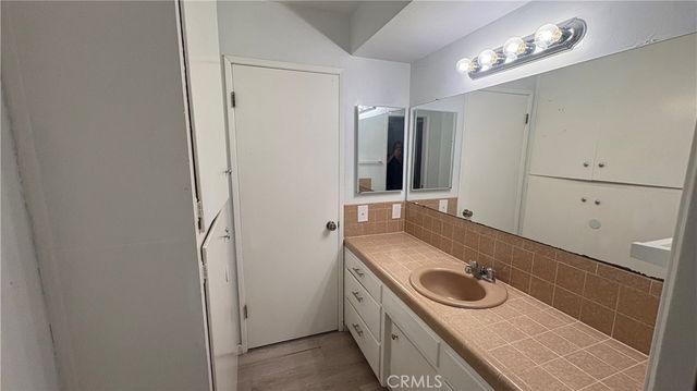 2004 Julian, Bakersfield, CA 93304
